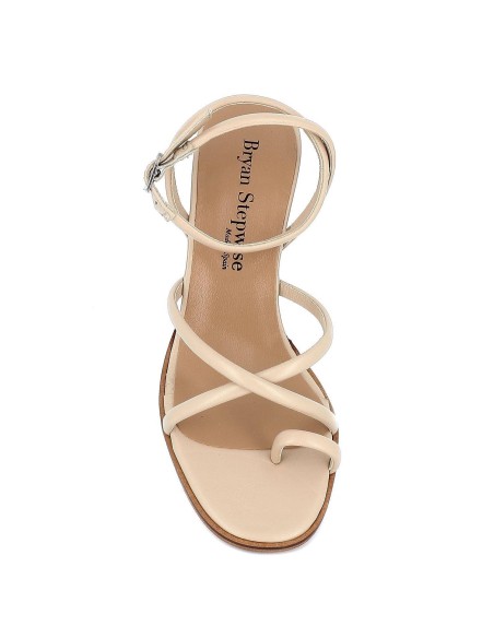 Sandalia de tiras con tacón ancho