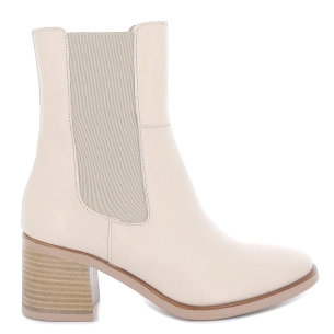 Bota de piel con tacón 