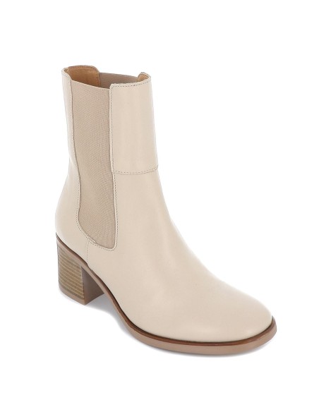 Bota de piel con tacón 