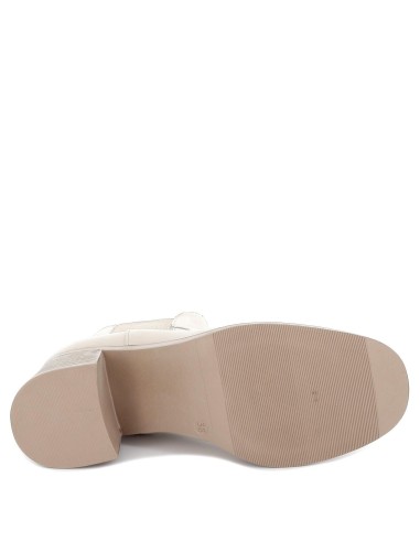 Bota de piel con tacón 