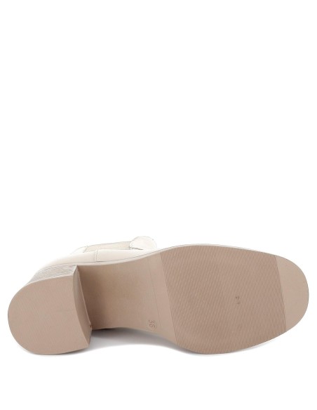 Bota de piel con tacón 