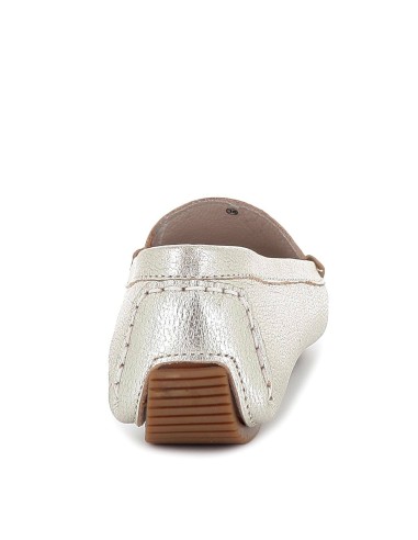 Mocasín conductor plano con suela de tacos de piel mujer plateado