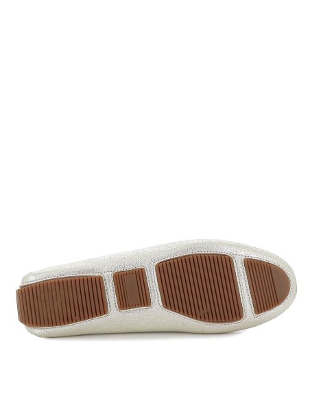 Mocasín conductor plano con suela de tacos de piel mujer plateado