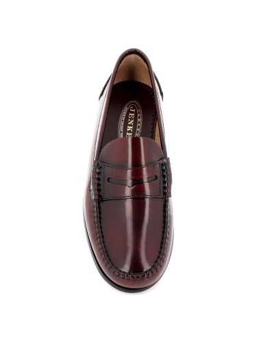 Mocasín de hombre vestir con antifaz rojo burdeos.