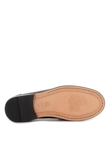 Mocasín de hombre vestir con antifaz rojo burdeos.