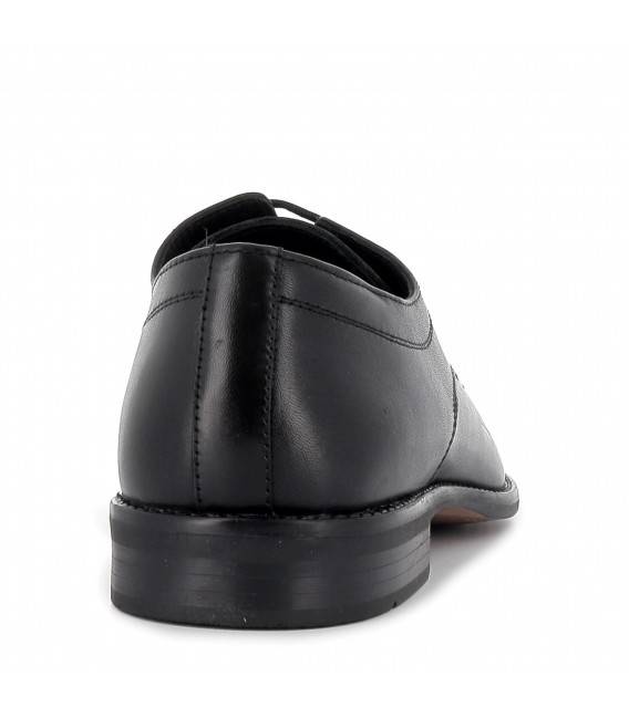 Zapato de cordones en piel suave de gran calidad en negro