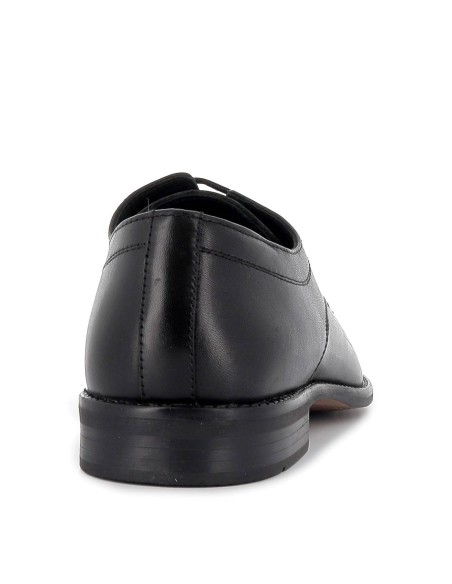 Zapato de cordones en piel suave de gran calidad en negro