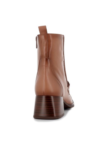 Botín tacón bajo con cadena piel beige mujer