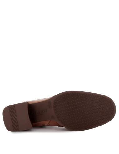 Botín tacón bajo con cadena piel beige mujer