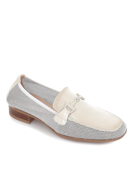 Mocasín plano piel con cadena fina blanca mujer