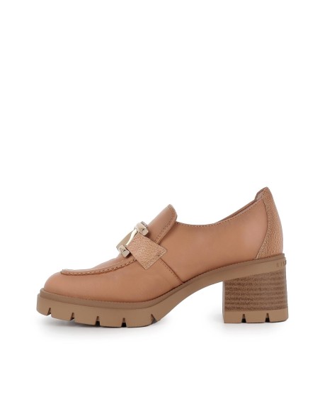 Mocasín tacón con cadena piel beige mujer Beige