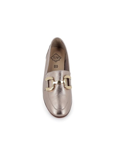 Mocasín piel flexible metalizada detalle cadena mujer