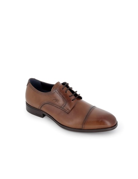 Zapato piel marrón cordones costuras elegante hombre