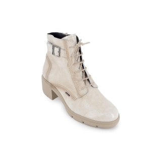 Botin militar charol cordones y hebilla tacon mujer beige 2