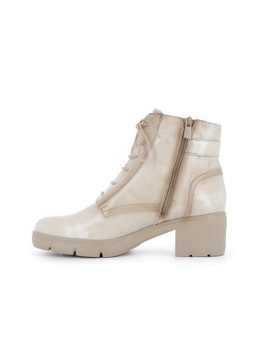 Botin militar charol cordones y hebilla tacon mujer beige