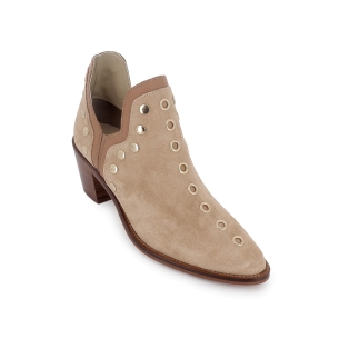 Botín piel lisa con aberturas y tachas para mujer tacon beige 2