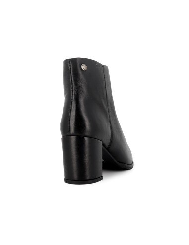 Botin cortado piel suave con tacon mujer negro