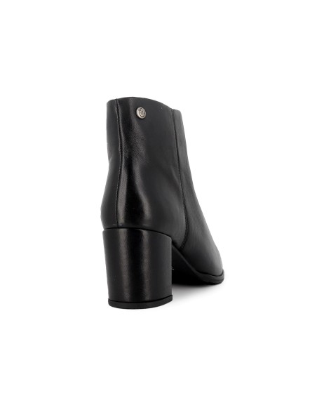 Botin cortado piel suave con tacon mujer negro