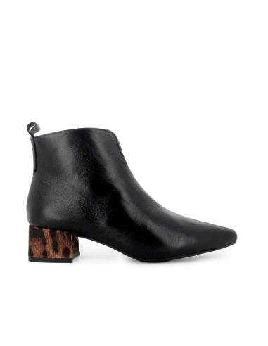 Botin irregular de piel y cremallera tacon forrado leopardo negro