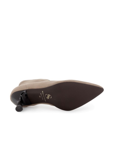 Botin cortado ante elastico tacón fino mujer beige