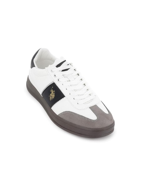 Tenis blancos contraste negro hombre cordones