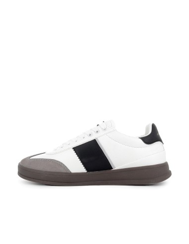 Tenis blancos contraste negro hombre cordones