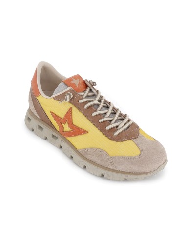 Deportiva acolchada y ante hombre amarillo