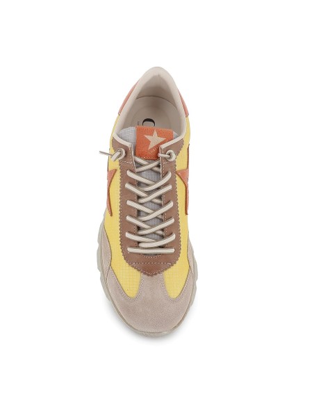 Deportiva acolchada y ante hombre amarillo