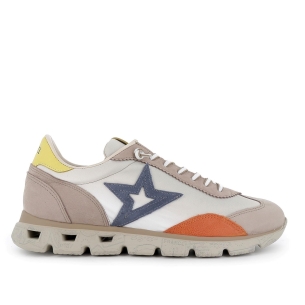 Deportiva acolchada y ante hombre gris