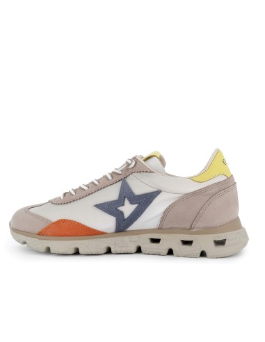 Deportiva acolchada y ante hombre gris