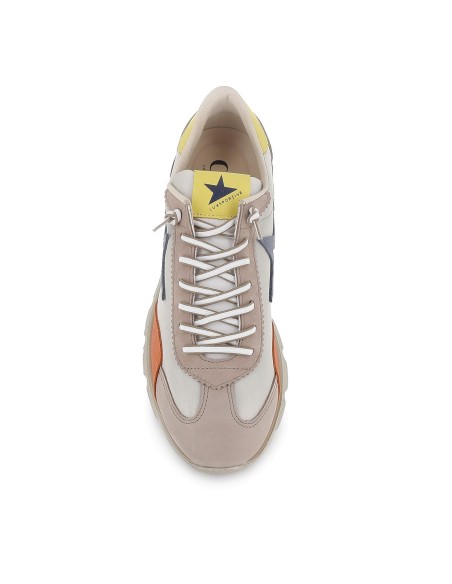 Deportiva acolchada y ante hombre gris