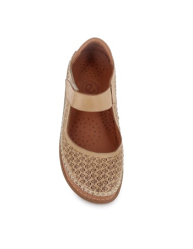 Zapato correa piel picados diseño velcro cuña media mujer beige