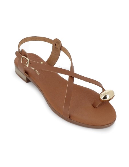 Sandalia piel tiras cruzadas y adorno metal plano mujer marron