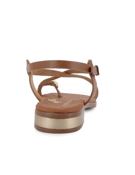 Sandalia piel tiras cruzadas y adorno metal plano mujer marron