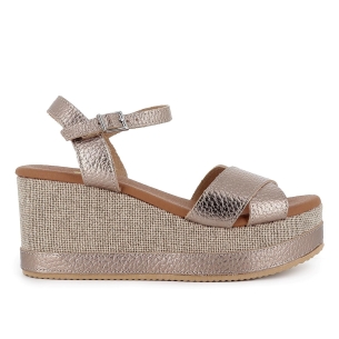 Sandalia piel con tiras cruzadas cuña forrada mujer dorada