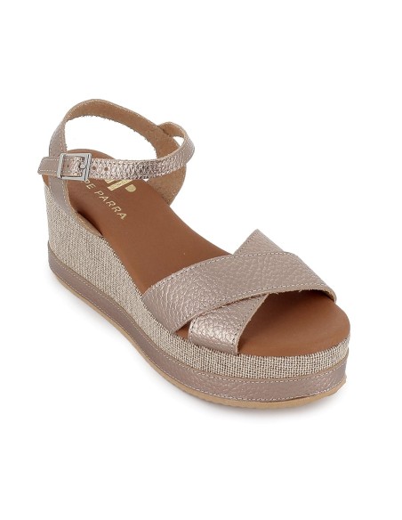 Sandalia piel con tiras cruzadas cuña forrada mujer dorada