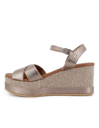 Sandalia piel con tiras cruzadas cuña forrada mujer dorada