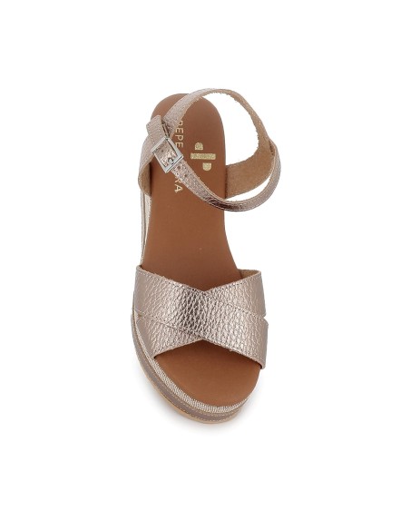 Sandalia piel con tiras cruzadas cuña forrada mujer dorada