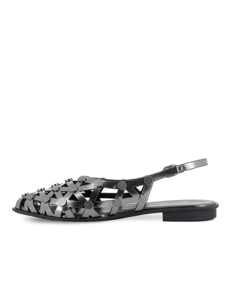 Sandalia piel con remaches y calados hebilla talon mujer plateada