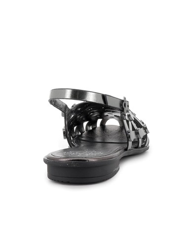 Sandalia piel con remaches y calados hebilla talon mujer plateada