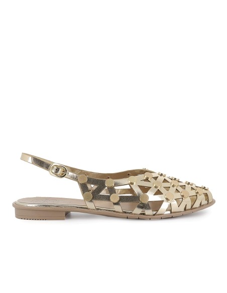 Sandalia piel con remaches y calados hebilla talon mujer dorada