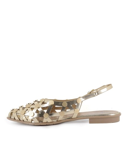 Sandalia piel con remaches y calados hebilla talon mujer dorada