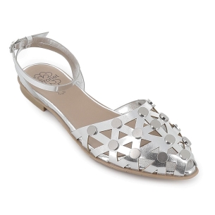 Sandalia piel con remaches y calados tacon bajo mujer plateada 2