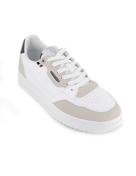 Deportivo tenis napa y serraje contraste detalle hombre blanco