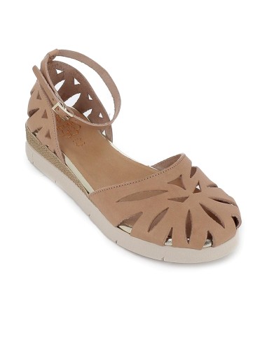 Zapato con correa tipo gilda piel calada cuña mujer taupe