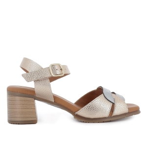 Sandalia piel grabada diseño hebilla mujer dorado