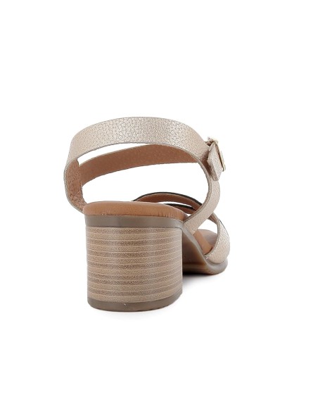 Sandalia piel grabada diseño hebilla mujer dorado