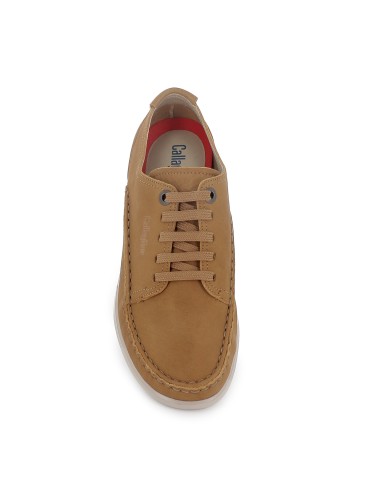 Zapato cordones plano y brodon en la pala hombre beige
