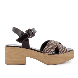 Sandalia piel y tiras con hebilla mujer marron