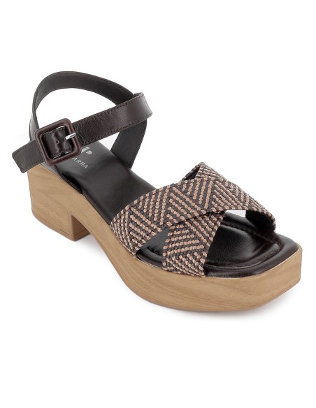 Sandalia piel y tiras con hebilla mujer marron
